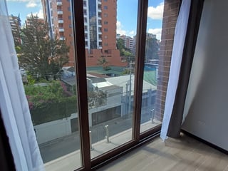 📍 APARTAMENTO EN RENTA – 1 HAB  | EDIFICIO BIKO T1 | ZONA 10 - 4