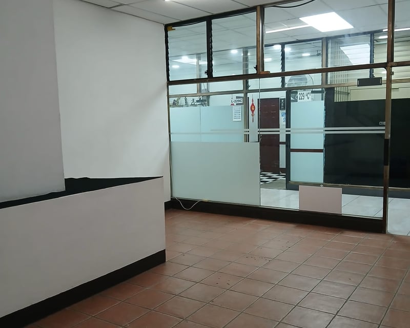 Local de 49 m2 en alquiler - CENTRO COMERCIAL CAPITOL