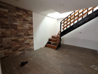 Local Comercial en el limite de Zona 10 y Zona 15 - 2