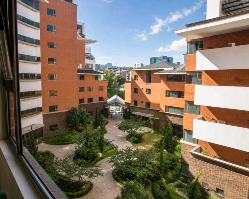 APARTAMENTO EN ALQUILER???? Edificio Verdino, Zona 15 - Miniatura 3