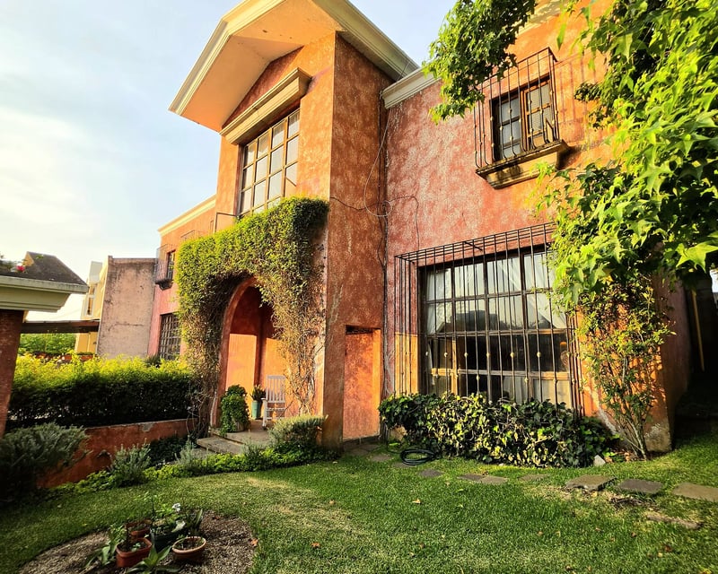 Casa en Venta en San Lázaro, Zona 15 – Espacio, Jardín