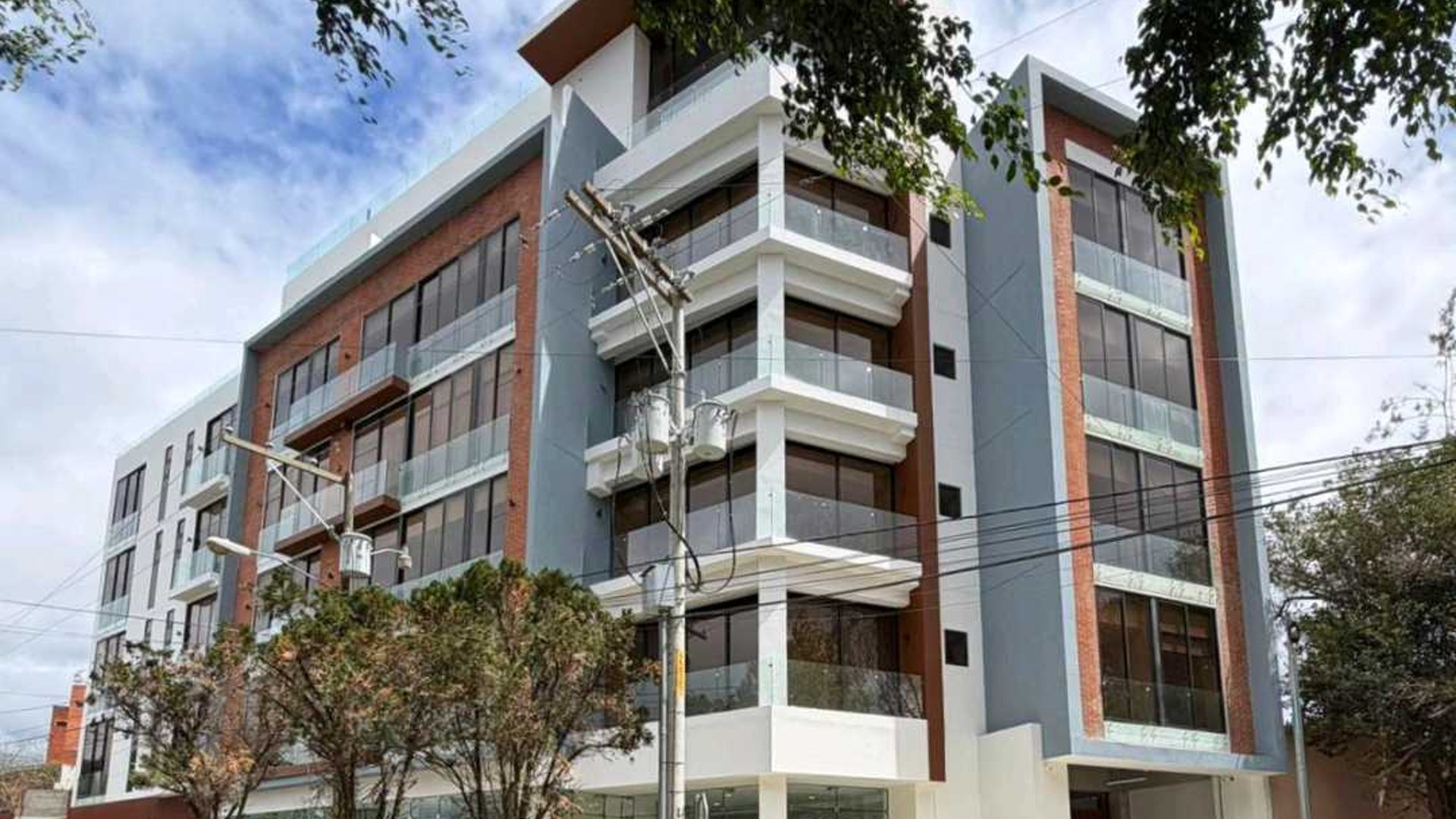 APARTAMENTO EN VENTA ???? Edificio Privé, Zona 15 VH1 - Image 1