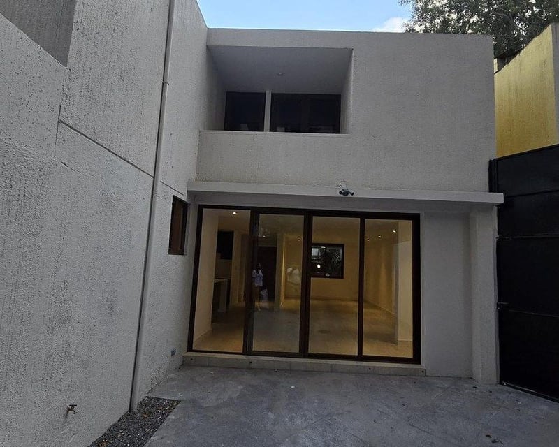 TOWNHOUSE EN VENTA | ZONA 10, CONDOMINIO PRIVADO (20 CALLE)