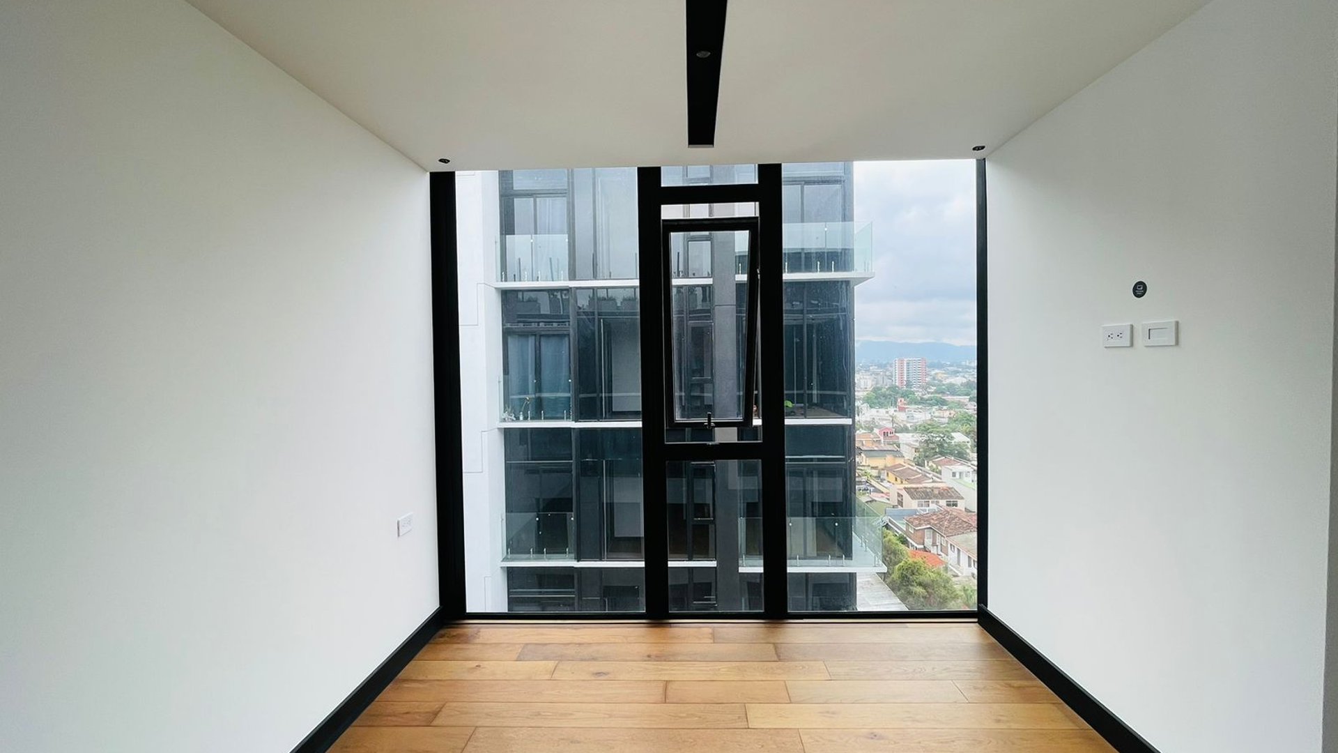 VENTA DE LINDO APARTAMENTO - VILLA MARISCAL, ZONA 11  - Miniatura 7
