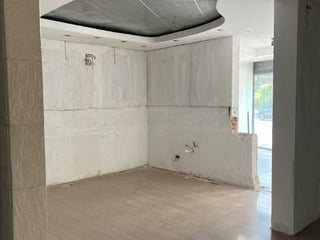 Alquilo Local Comercial en Excelente punto en zona 10 - 5