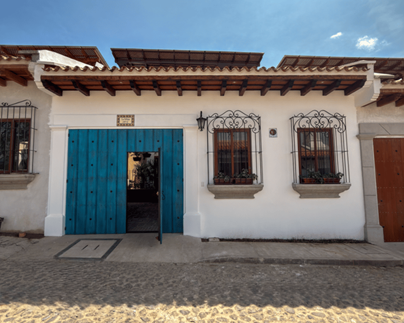 VENDO CASA EN LAS AFUERAS A 20 MINUTOS DE ANTIGUA GUATEMALA 