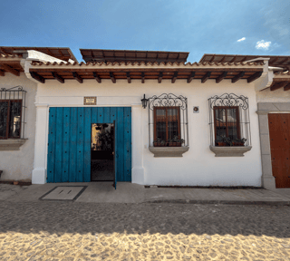 VENDO CASA EN LAS AFUERAS A 20 MINUTOS DE ANTIGUA GUATEMALA 