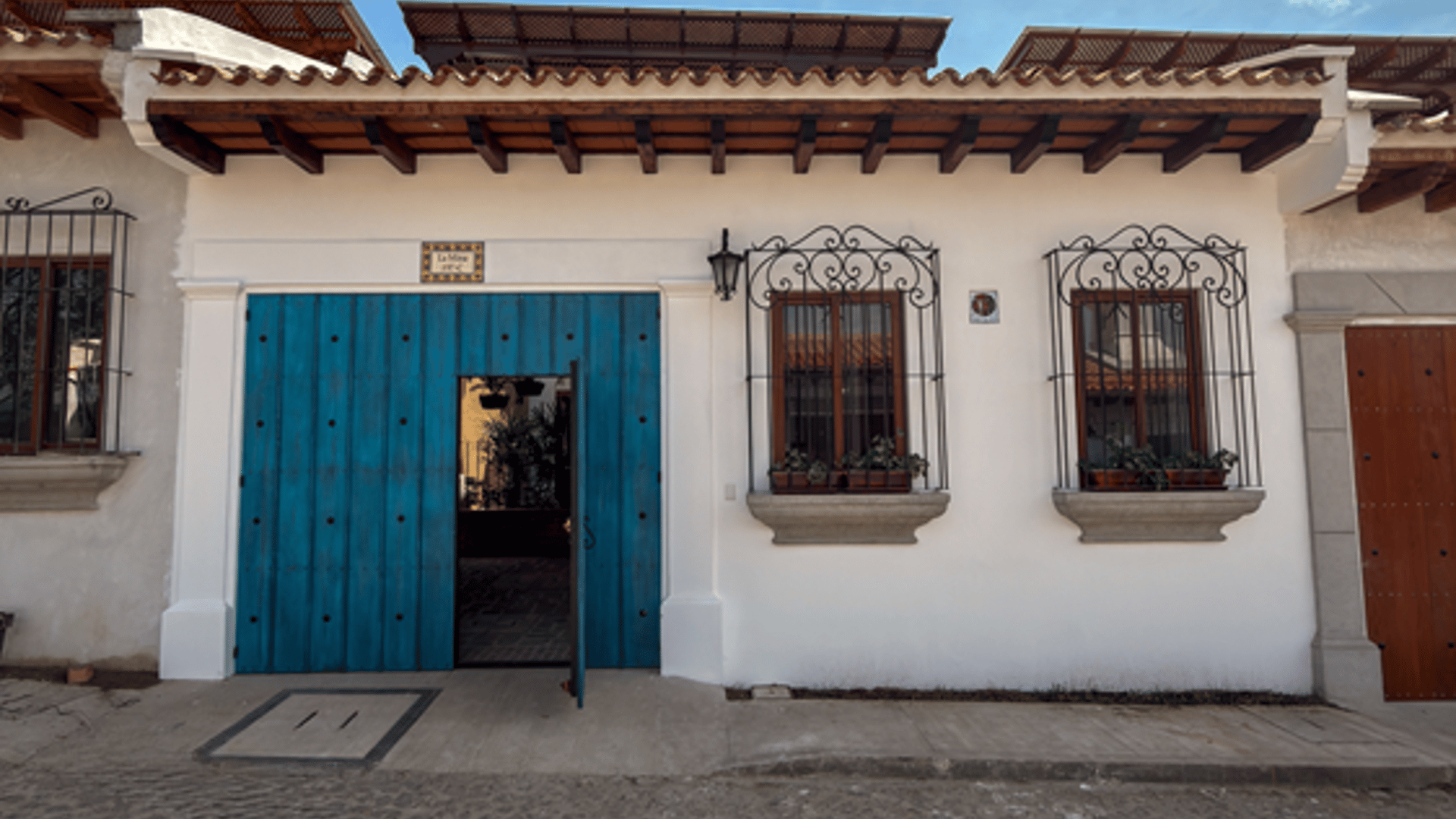 VENDO CASA EN LAS AFUERAS A 20 MINUTOS DE ANTIGUA GUATEMALA 