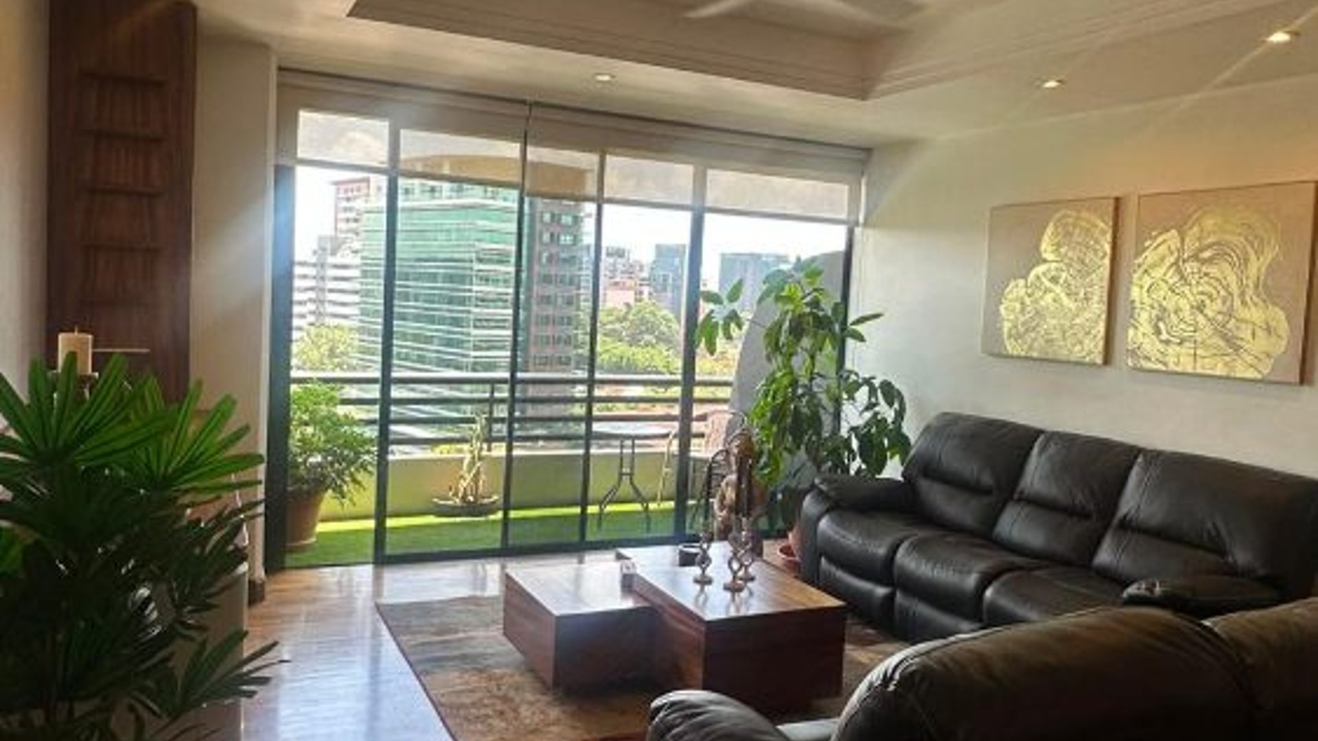 Alquilo Apartamento Amueblado en Zona 10 Nivel Alto