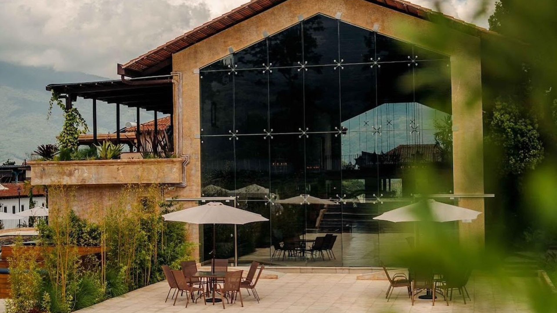 CASA EN VENTA EN ANTIGUA GUATEMALA - Image 1