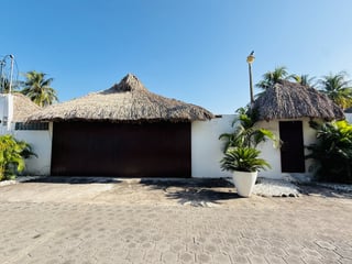 VENTA DE CÓMODA CASA AMUEBLADA - MARENA, CHULAMAR - 2