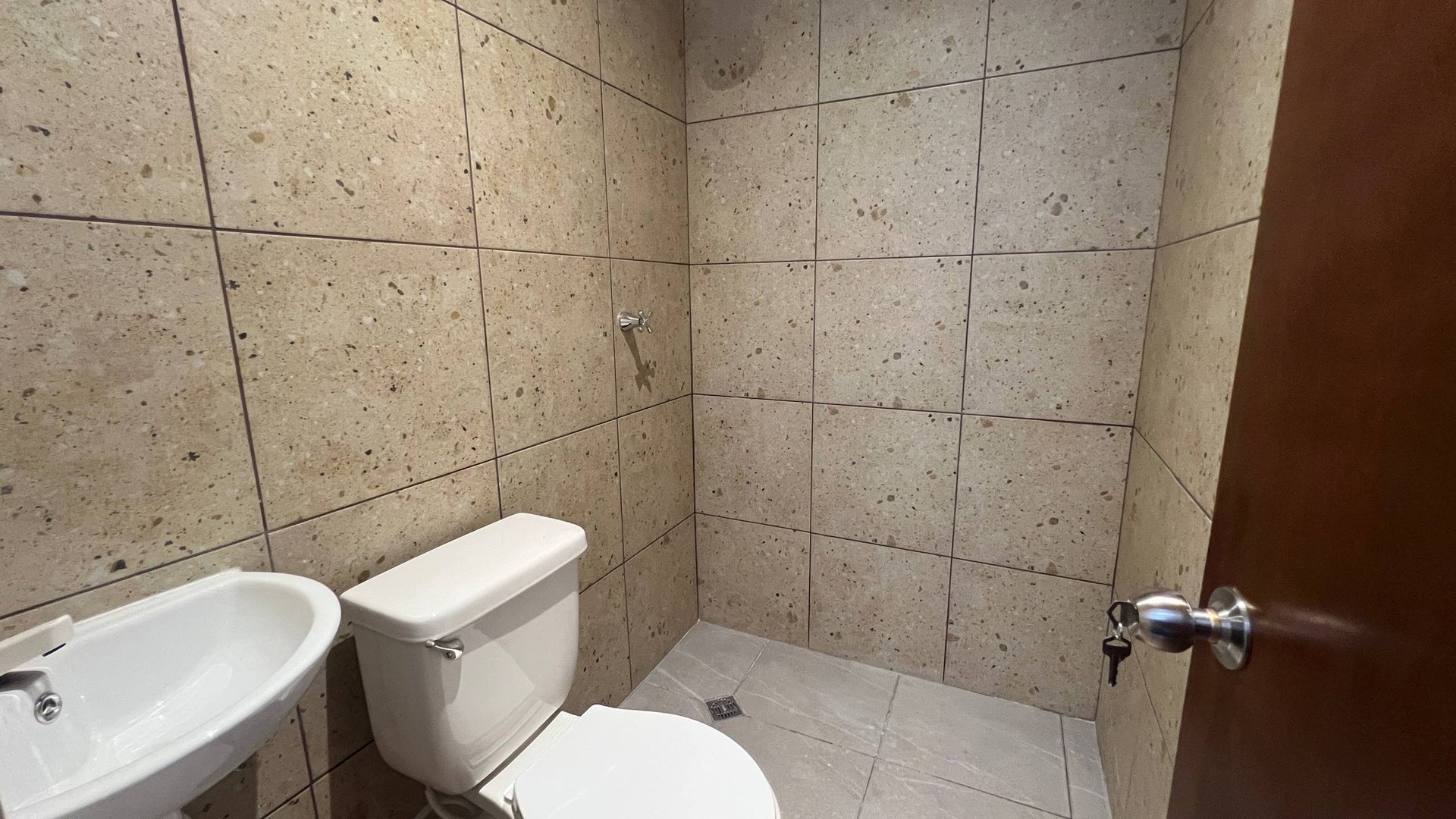 Apartamento D1 en renta en Hacienda Real zona 16 - Miniatura 4