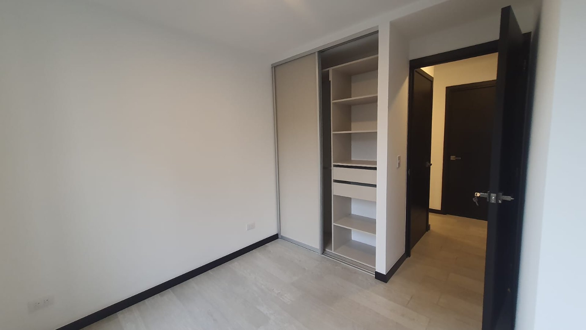 APARTAMENTO EN RENTA ZONA 13 A ESTRENAR AVENIDA LAS AMERICAS - Miniatura 4
