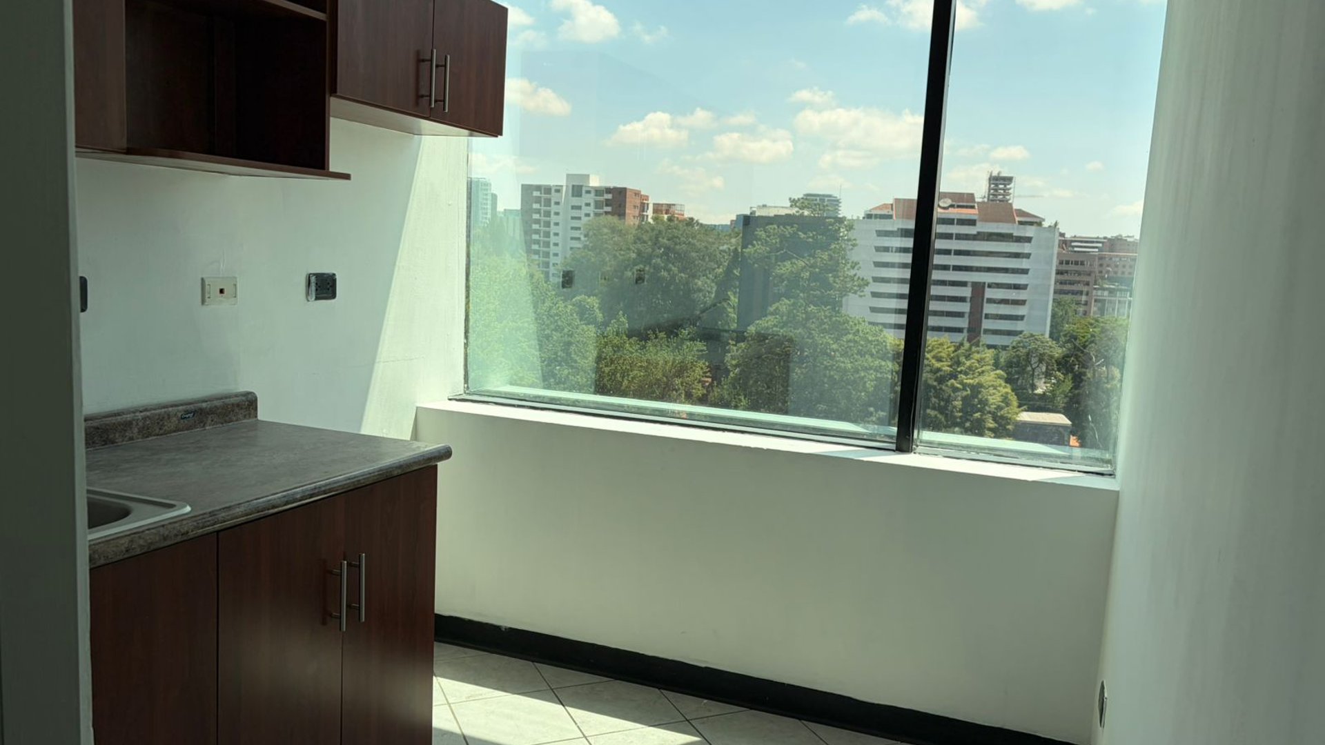 VENTA Oficina Zona 14 Europlaza  - Miniatura 6