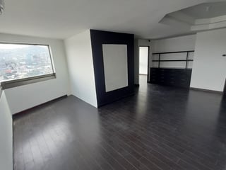 Oficina en Torino 1 Zona 10 | Nivel alto y espacios amplios - Image 4