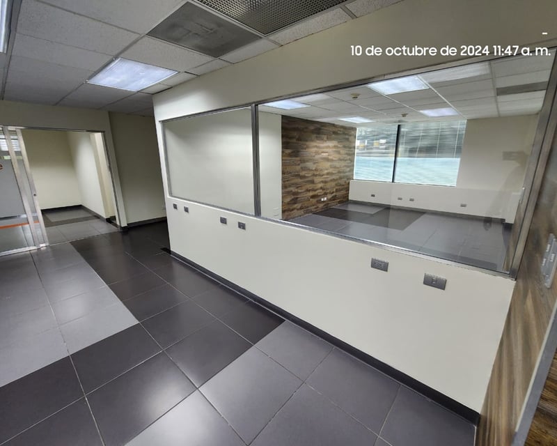 Oficina en renta en zona 14 Ref-4964