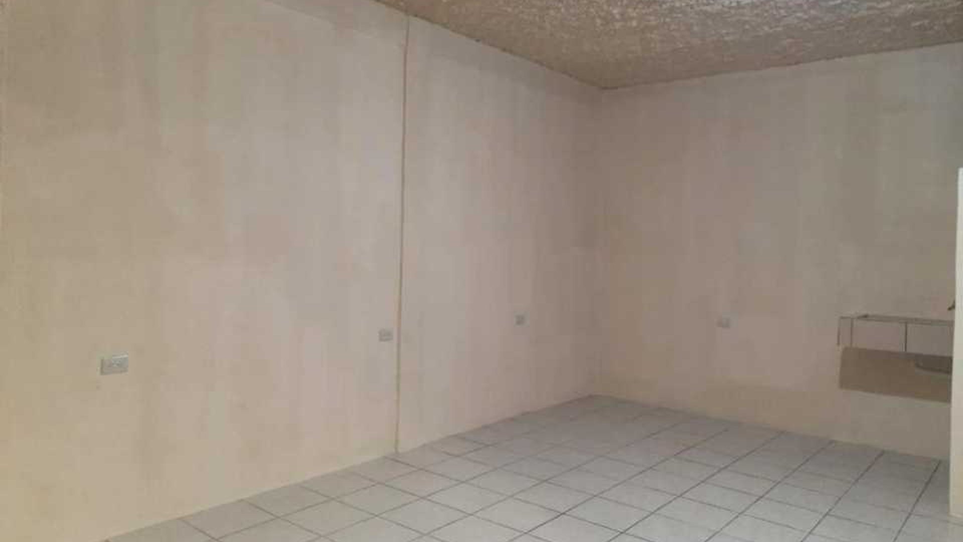 Alquilo 2 locales comerciales a una cuadra de Calz San Juan - Miniatura 3