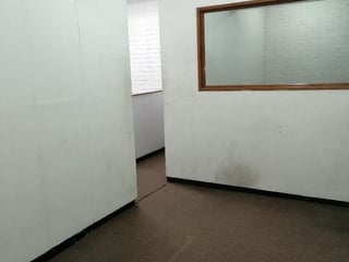 Rento Oficina Comercial en zona 9 sobre Avenida Reforma - 2