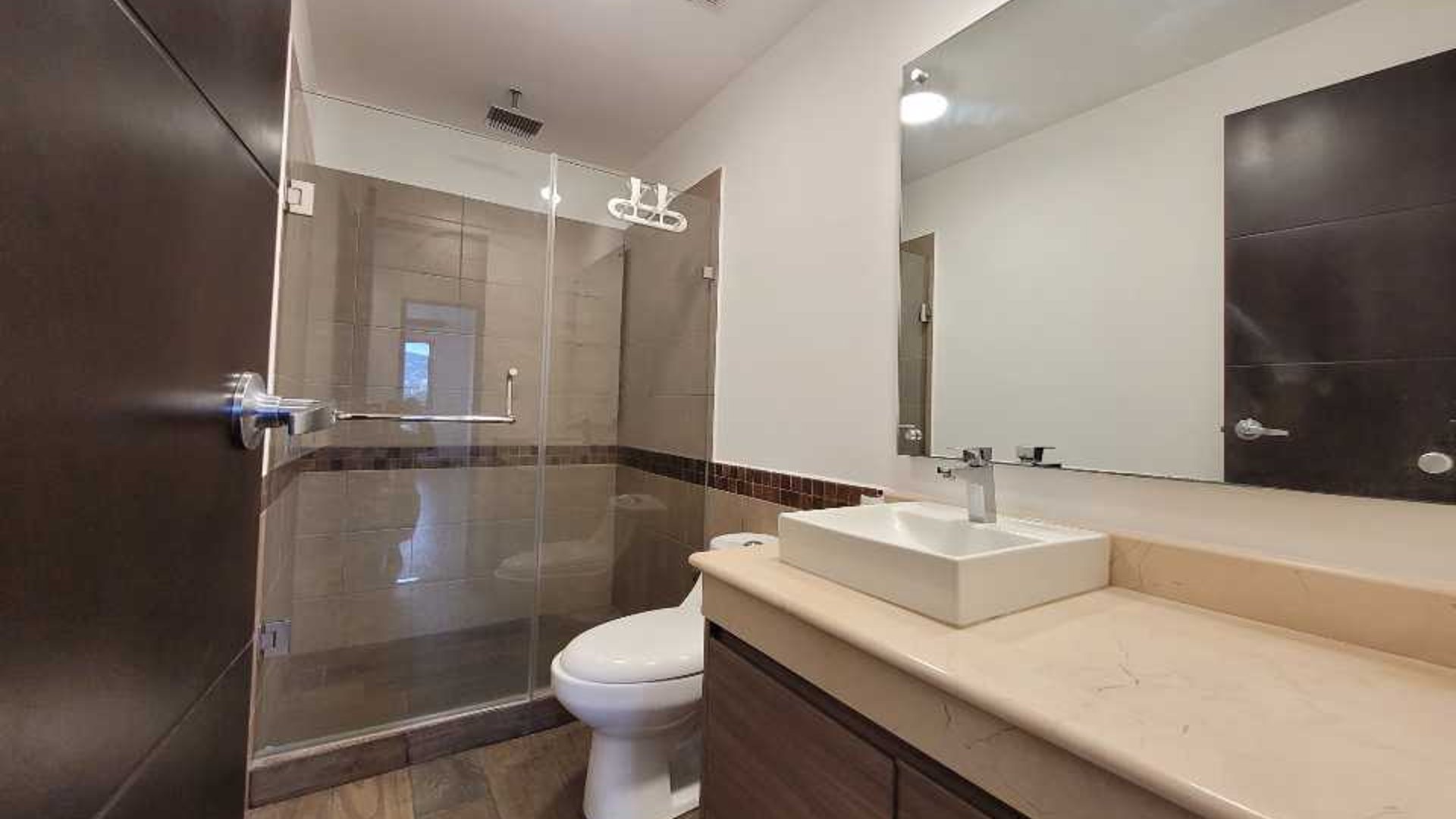 Apartamento en Alquiler  Edificio Verona, zona 10 Guatemala - Miniatura 6