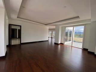 Apartamento de 2 niveles y terraza en alquiler, Quinta Avenida zona 14 - 3