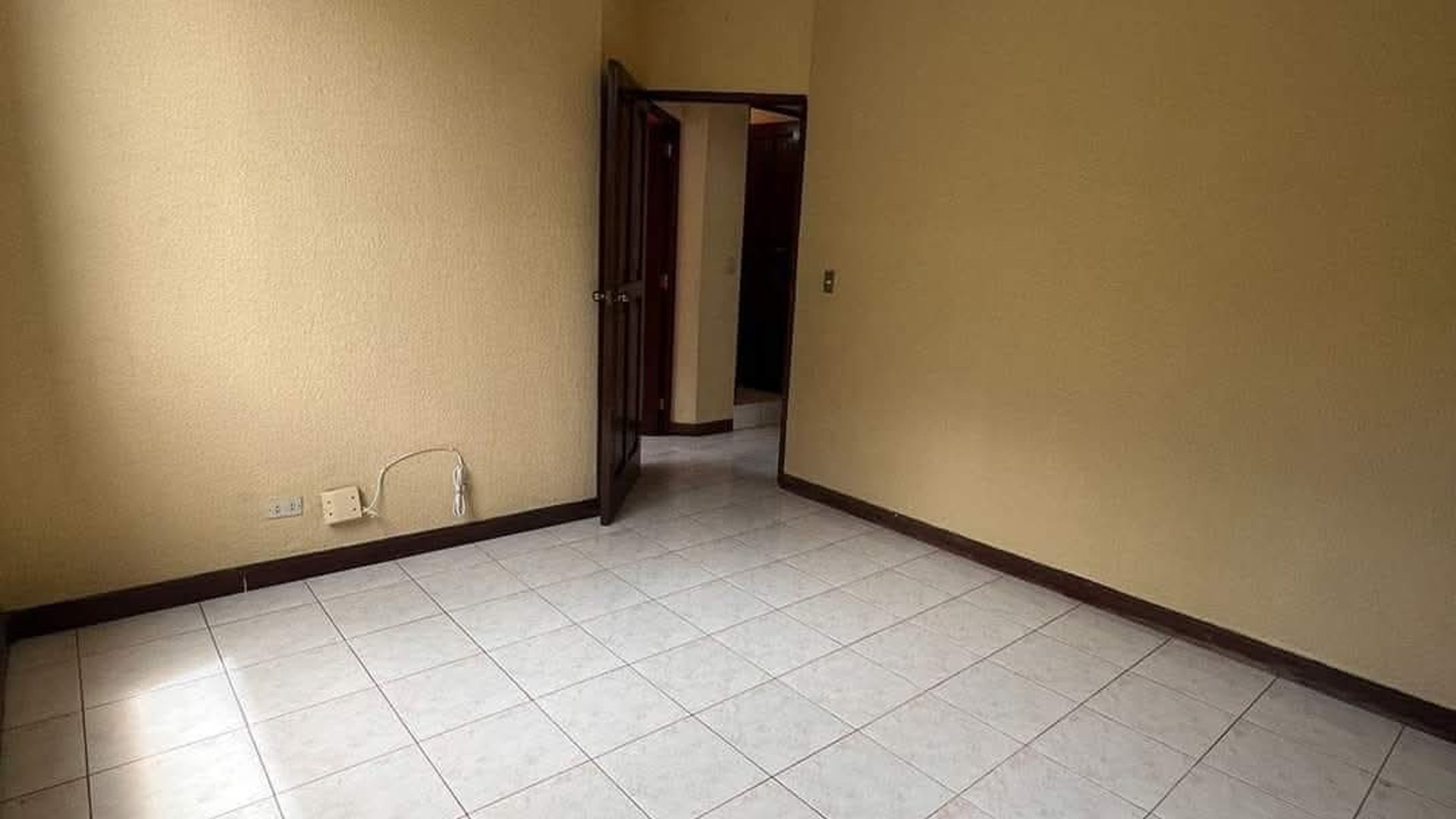 Apartamento en Renta Zona 16, Frente a C.C. Santa Amelia - Miniatura 3