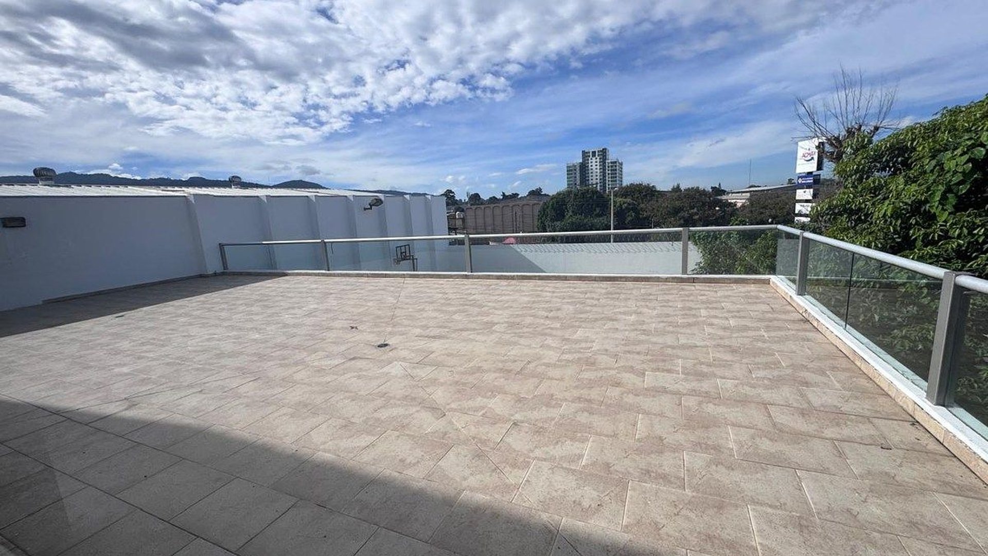 EDIFICIO EN RENTA 20 CALLE ZONA 10 - Miniatura 15
