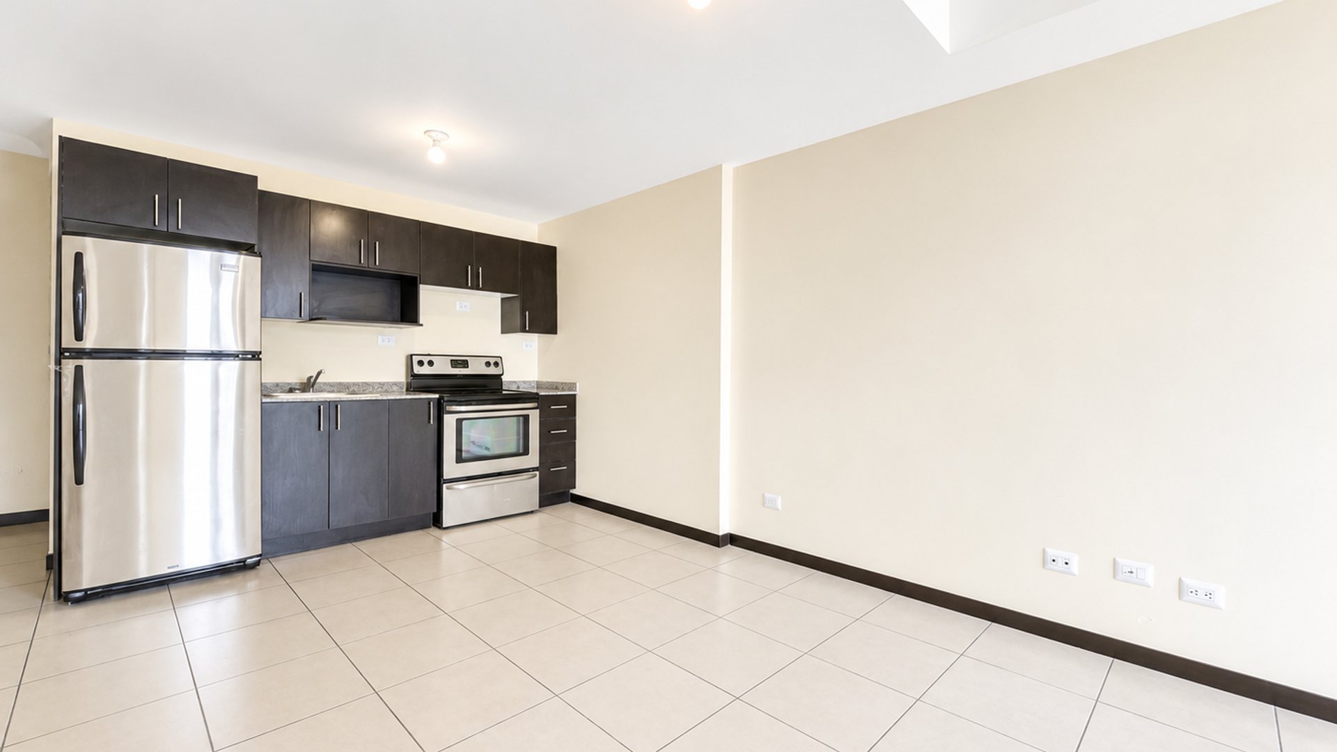 Apartamento en Renta en Torre Barcelona, Zona 9 - Miniatura 3