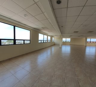 En Alquiler Local con 240m2 en Zona 13 Las Americas