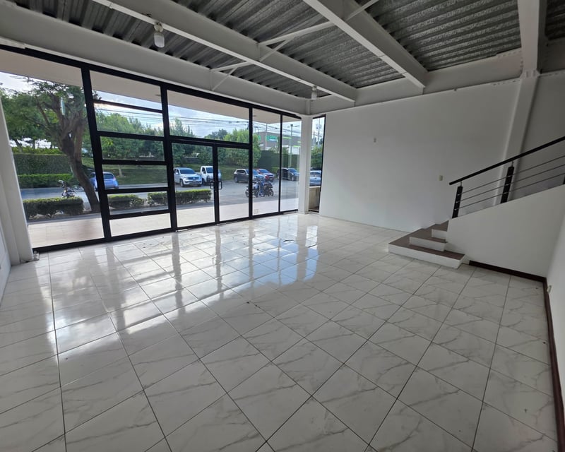 Local - Bodega en renta  showroom Carretera al Salvador km22 Ref-6093