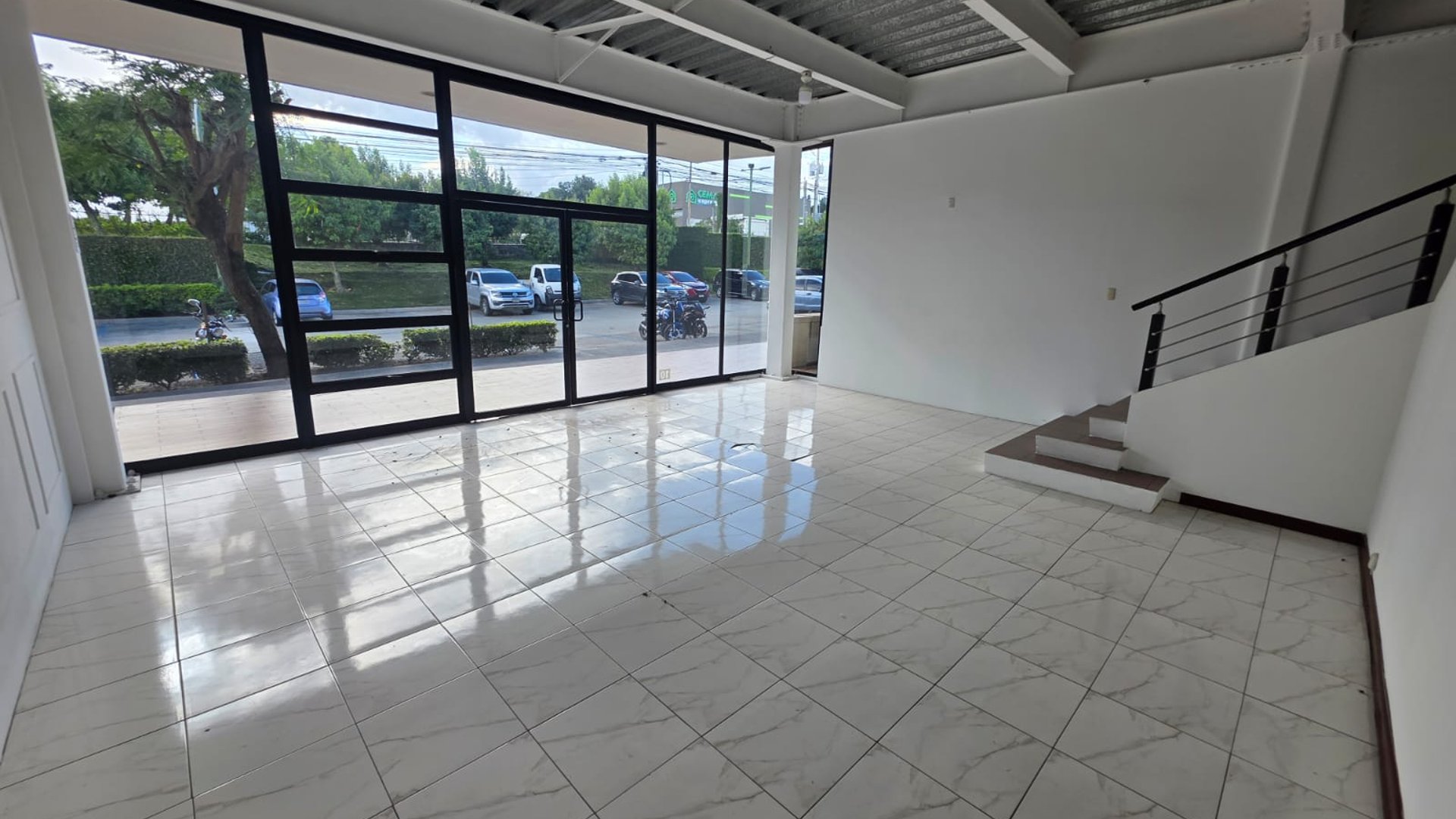 Local - Bodega en renta  showroom Carretera al Salvador km22 Ref-6093
