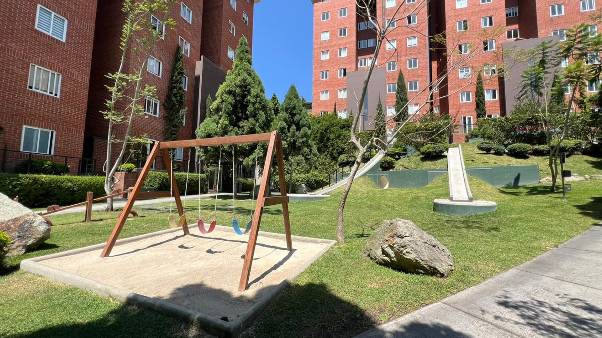 APARTAMENTO EN RENTA EN ZONA 16 - Miniatura 4