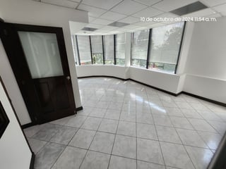 Renta de oficina con 2 baños en Zona 14 Ref-4922 - 4