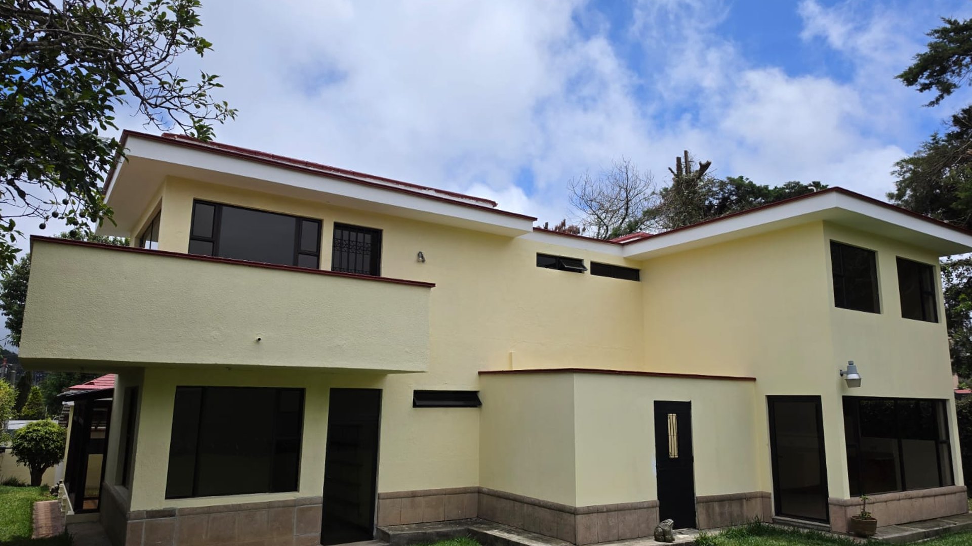 Amplia Casa en Condominio La Kascada | Km.16 Carretera a El Salvador