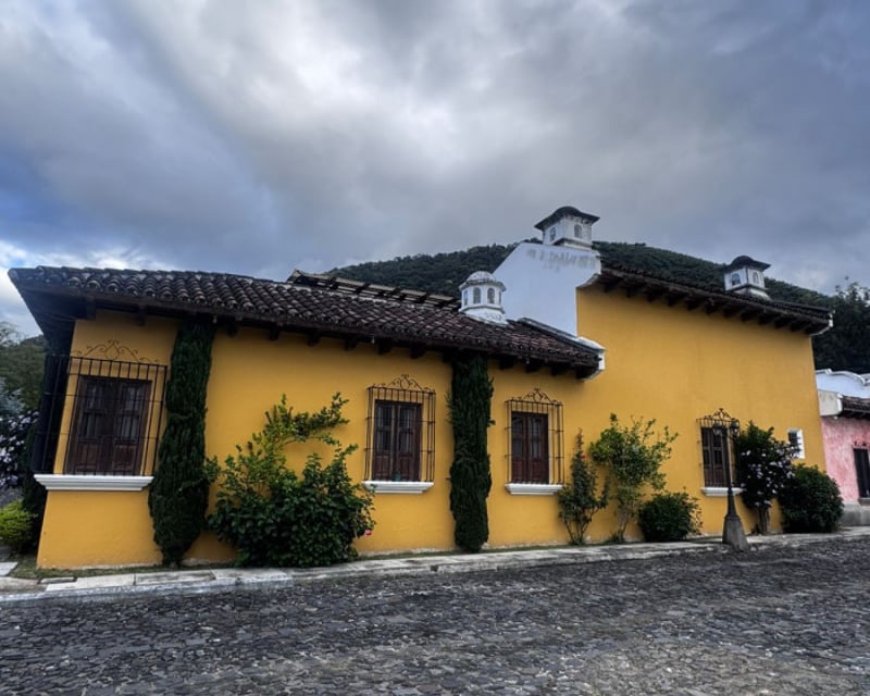 Renta de preciosa casa dentro de exclusivo residencial