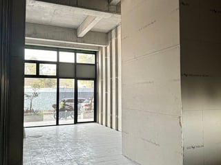 Local comercial en alquiler en Zona 10 – Edificio - 2