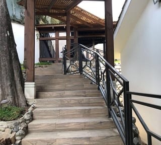 LA ENCANTADA / Preciosa casa con vista a la ciudad , CES