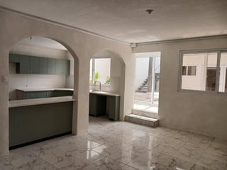 CASA REMODELADA EN VENTA EN ZONA 1 - 5
