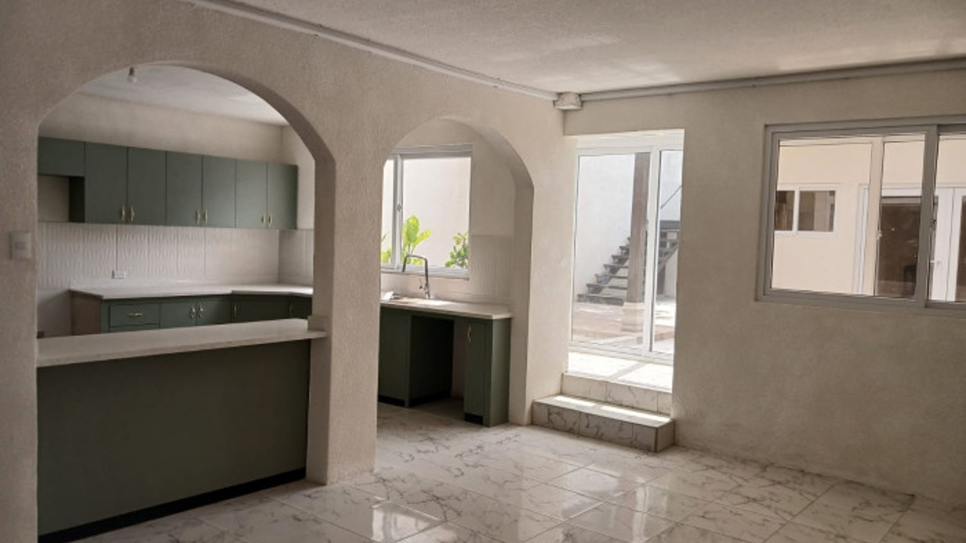 CASA REMODELADA EN VENTA EN ZONA 1 - Miniatura 5