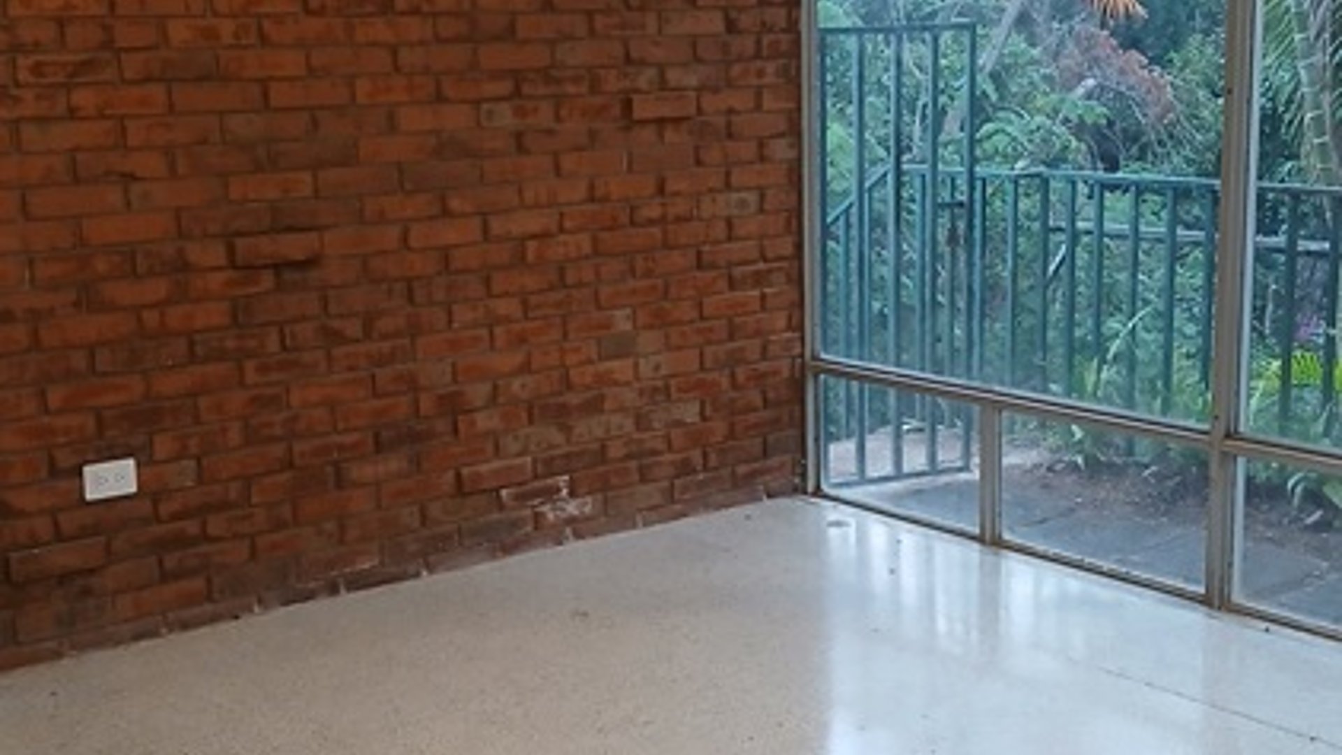 VENDO ZONA 3 CASA GRANDE EN COLONIA BRAN - Miniatura 3