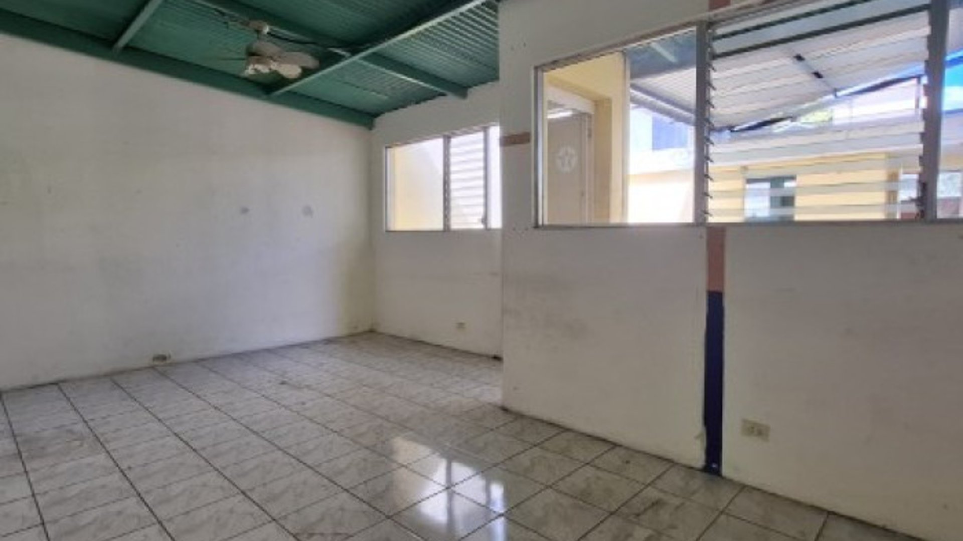 Ofi-Bodega en Venta San Cristóbal Zona 8 de Mixco - Miniatura 9