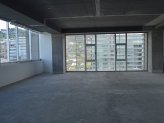 Oficina en renta zona 15  Boulevard Vista Hermosa - 4