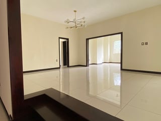 📍 CASA EN RENTA – 3 HAB + JARDÍN | RESIDENCIAL OAKLAND | ZONA 10 - 2