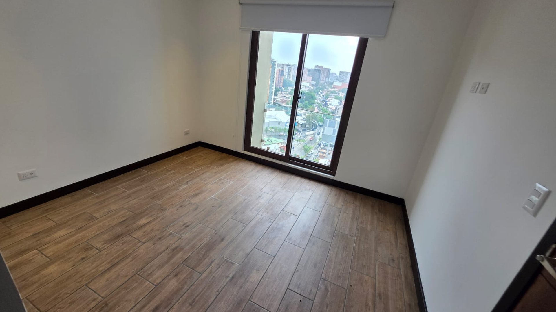 Apartamento en renta Diagonal 6 zona 10 - 3 habitaciones Ref-5925 - Miniatura 4