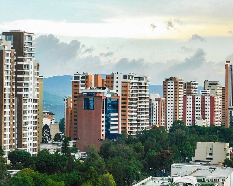 Local en Renta en prestigiosa plaza zona 14