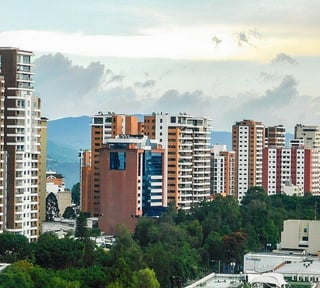 Local en Renta en prestigiosa plaza zona 14