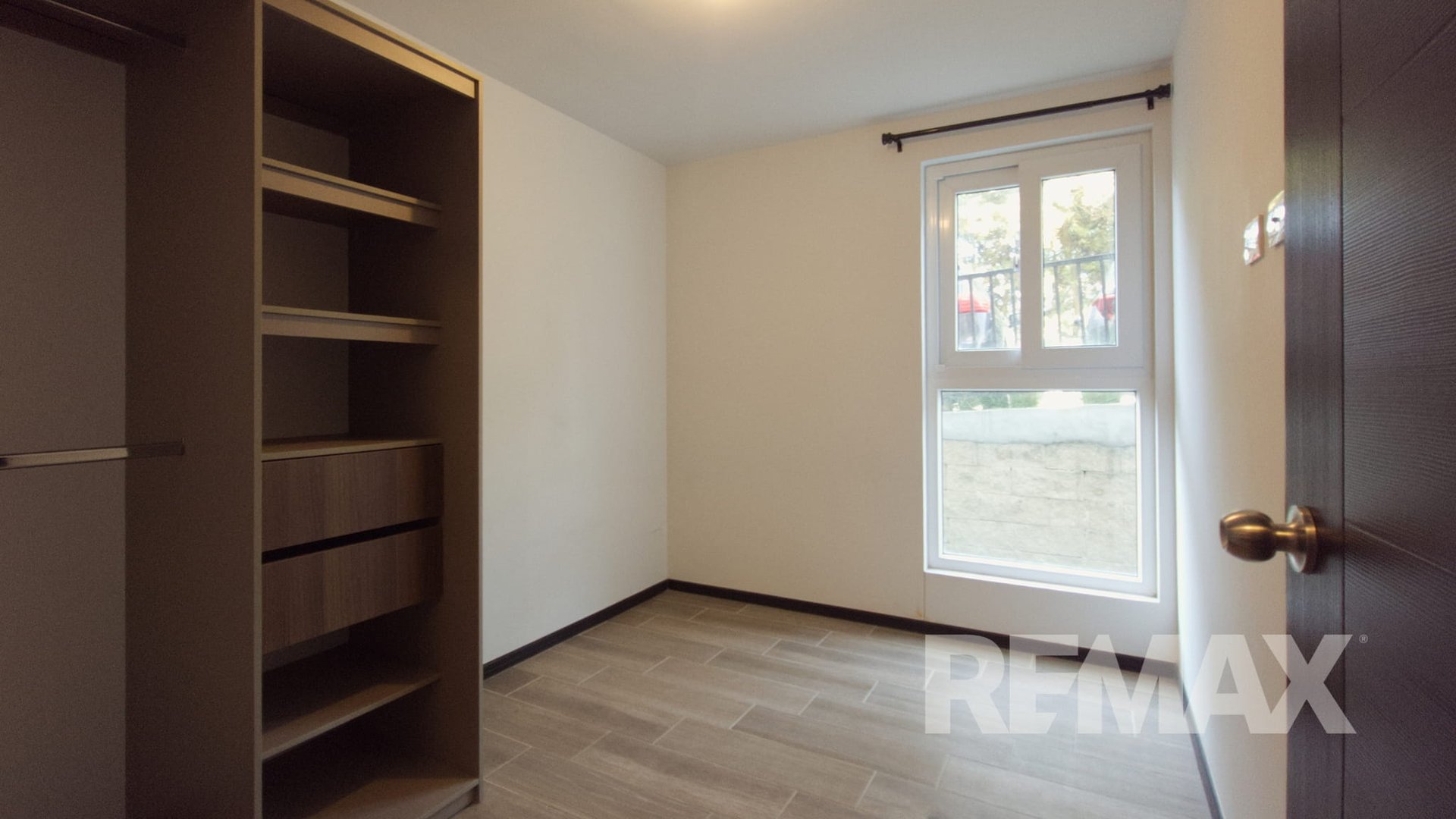 Apartamento de 3 Hab. en Renta - Adrano - Miniatura 2