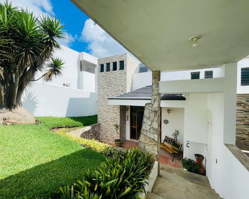 VENTA DE AMPLIA CASA - COLINAS DE ANDALUCÍA, KM 16.5 CES