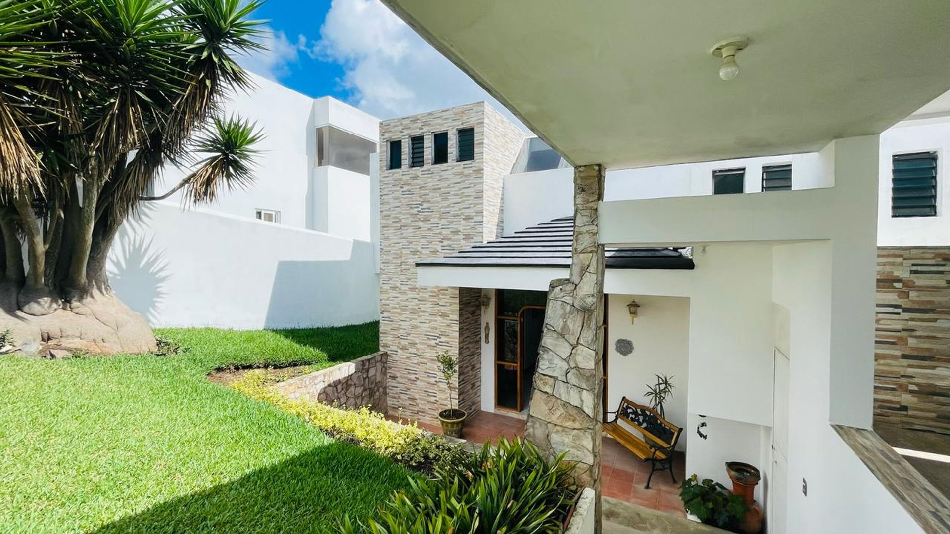 VENTA DE AMPLIA CASA - COLINAS DE ANDALUCÍA, KM 16.5 CES