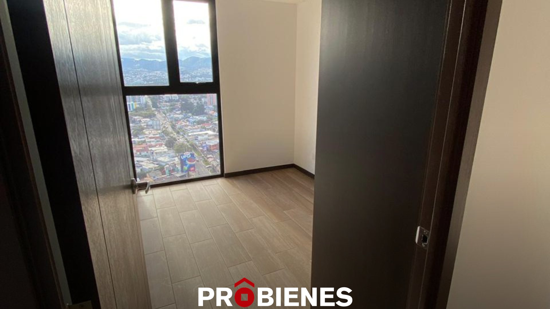 Apartamento en renta | Altaire zona 11 - Miniatura 3