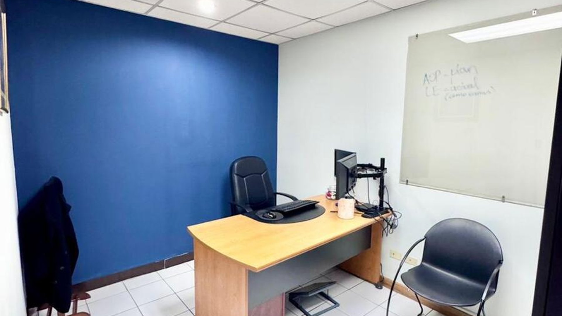 VENDO OFICINAS – ZONA 11